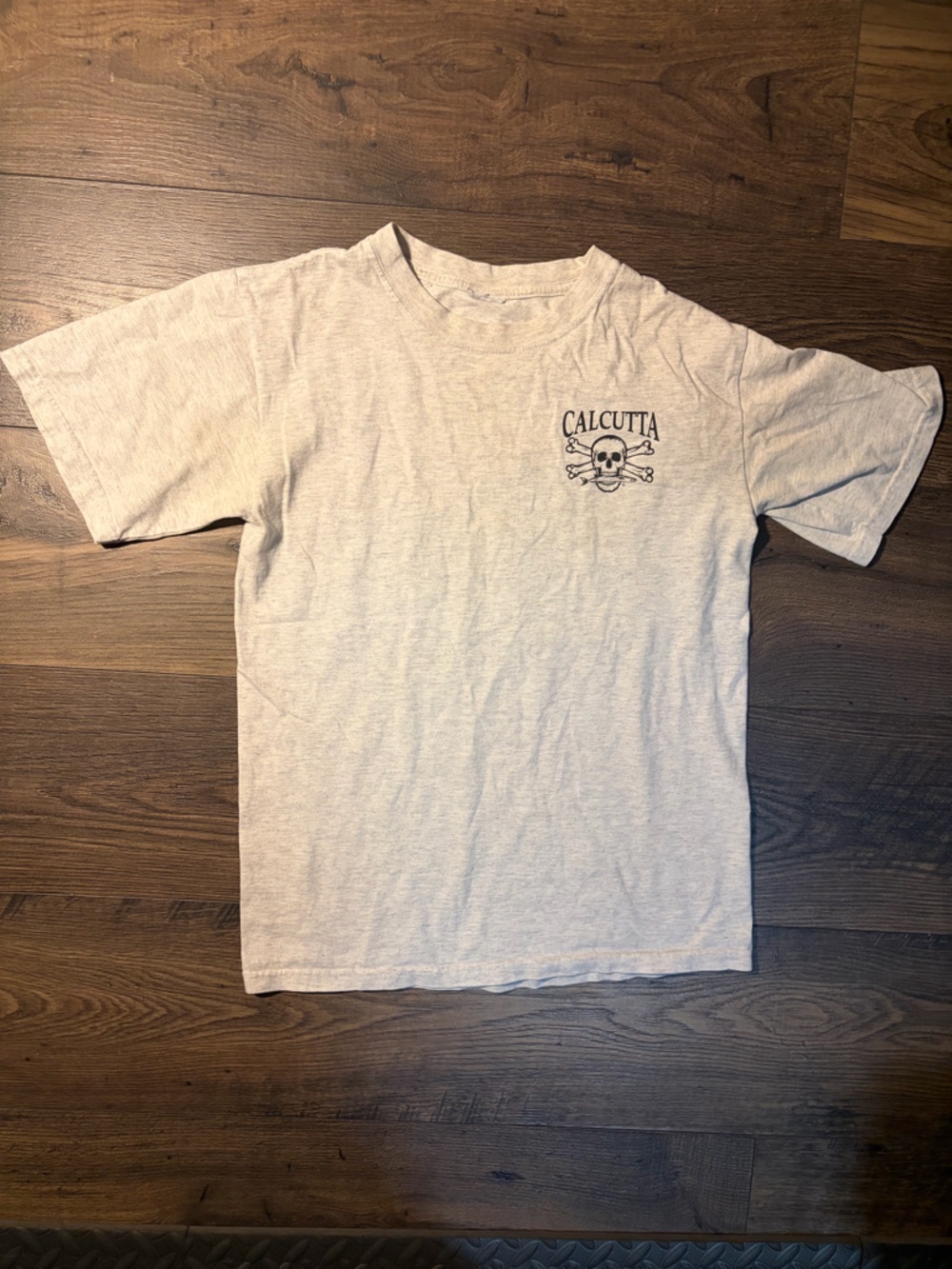 Calcutta Men's Light Gray Skull Graphic Short Sleeve Tee